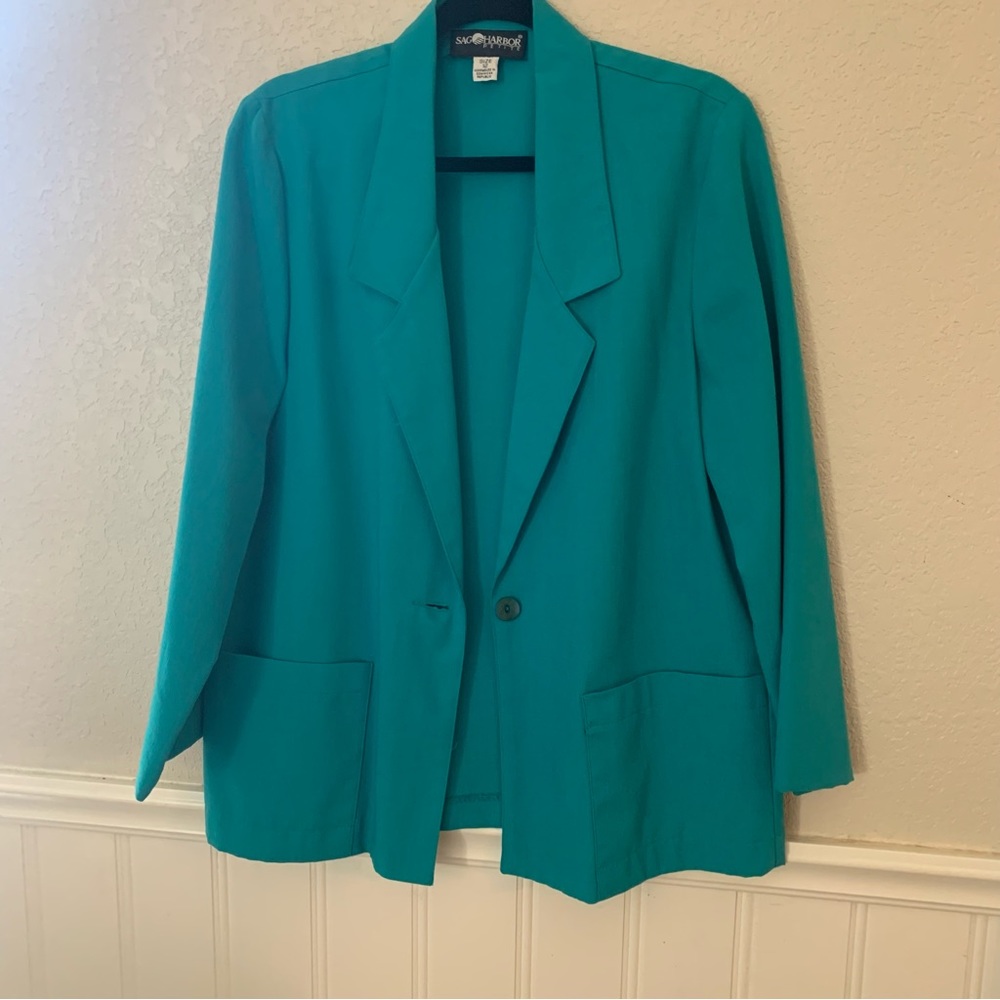 Sag Harbor blazer, please look at all pictures and measurements.